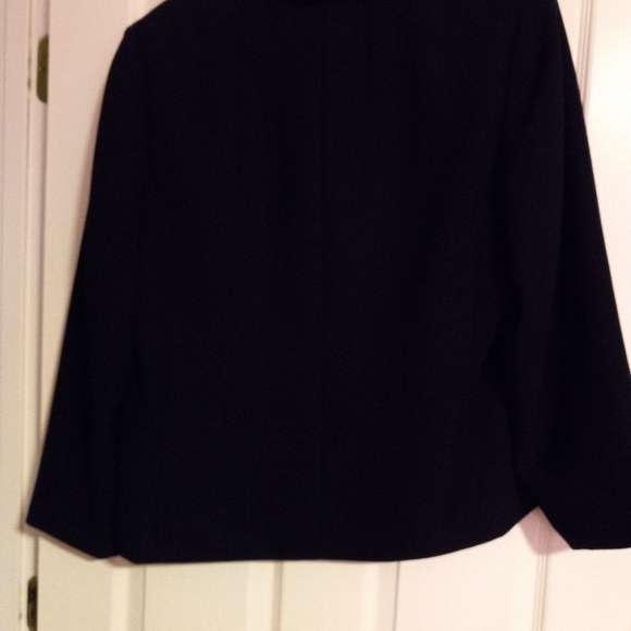 Blazer - Picture 4 of 5